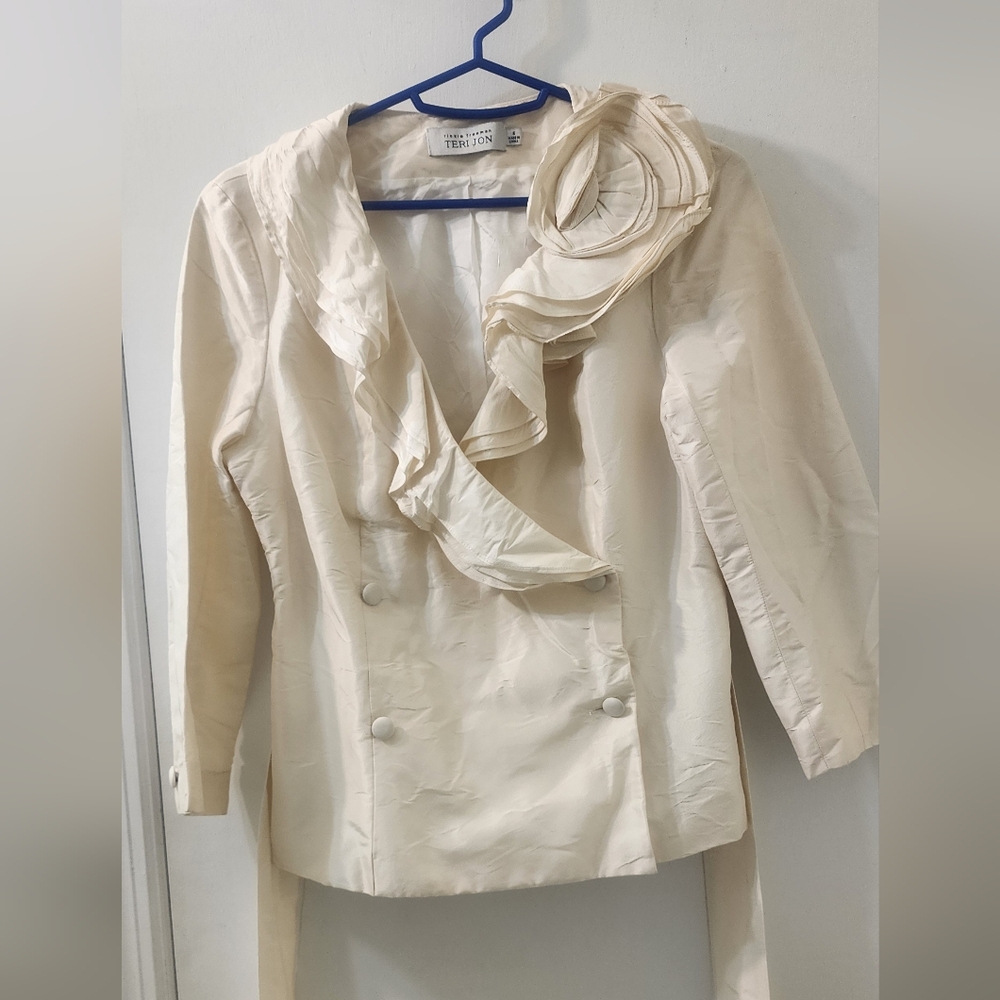 Vintage Rickie Freeman Teri Jon E Cream 100 % Silk Peplum Ruffle Jacket Size 6 - Picture 2 of 10